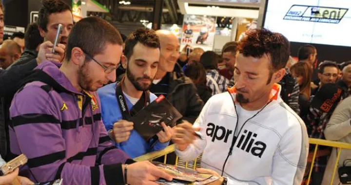 Max Biaggi incontra tifosi ed appassionati al Salone EICMA di Milano