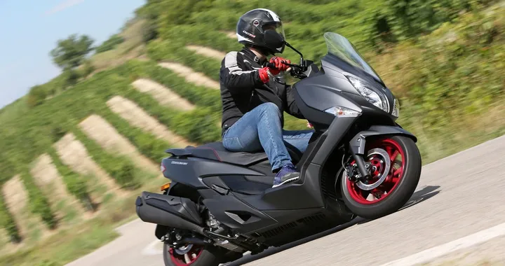 Suzuki Burgman 400: primo contatto su strada