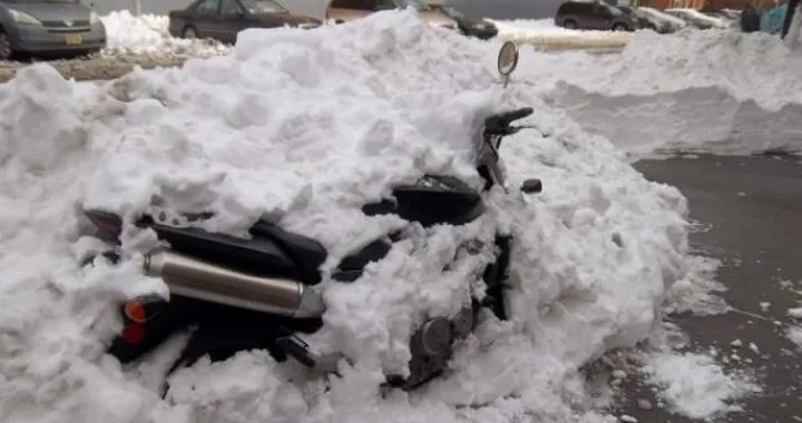 Foto del giorno: Hornet sotto la neve di New York