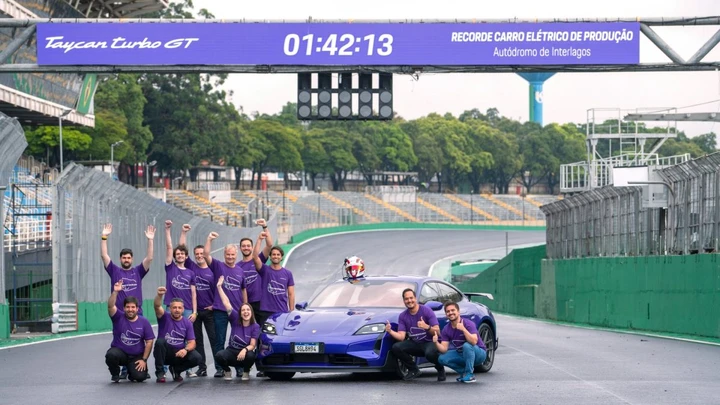 Porsche Taycan Turbo GT dà un secondo alla 911 Turbo S sul circuito di Interlagos