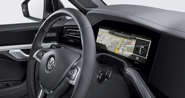 Volkswagen Touareg: la prima al mondo con display curvilineo di Bosch