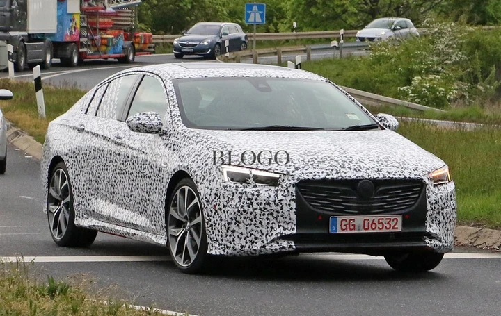 Opel Insignia OPC: prime foto spia
