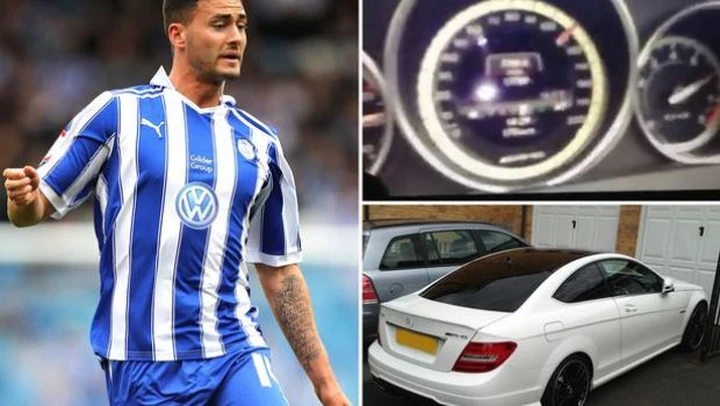 I calciatori e le auto: uno insulta alcuni operatori stradali, l'altro usa il poggiatesta come arma