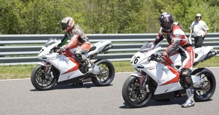 NCR-Ducati domina nella Parts Canada Superbike