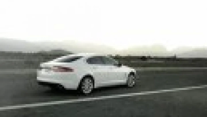 Video: Jaguar XF, XKR-S e XJ a Pratica di Mare