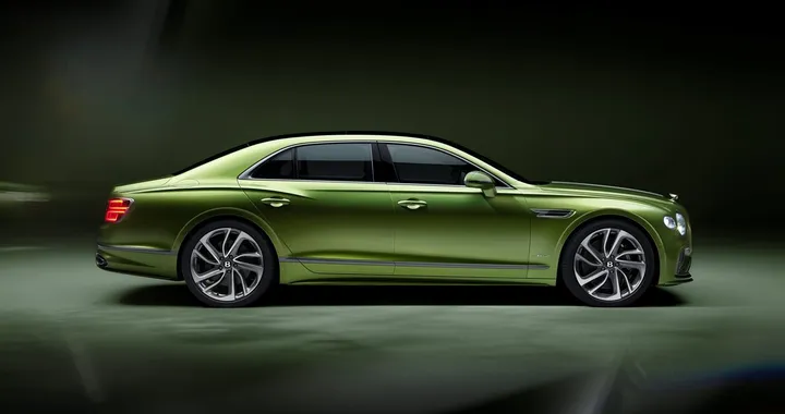Nuova Bentley Flying Spur: la berlina di lusso con numeri da supercar