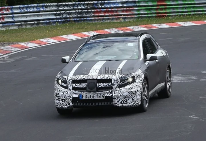 Mercedes GLA 45 AMG: foto spia dal Nurburgring