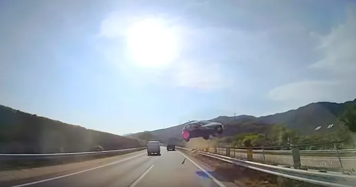 Giappone: spaventoso incidente in autostrada [Video]