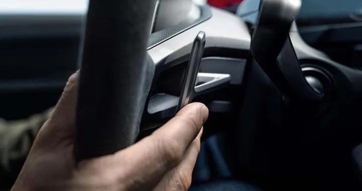 Le auto elettriche riscoprono il cambio: perché i costruttori stanno creando marce “finte”