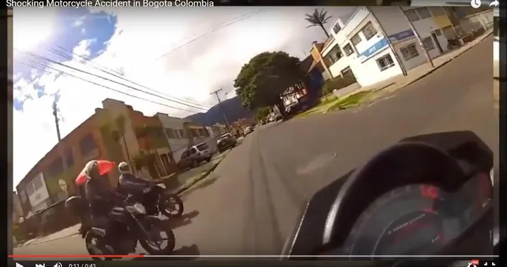 Incidente motociclistico sulle strade di Bogotá [Video]