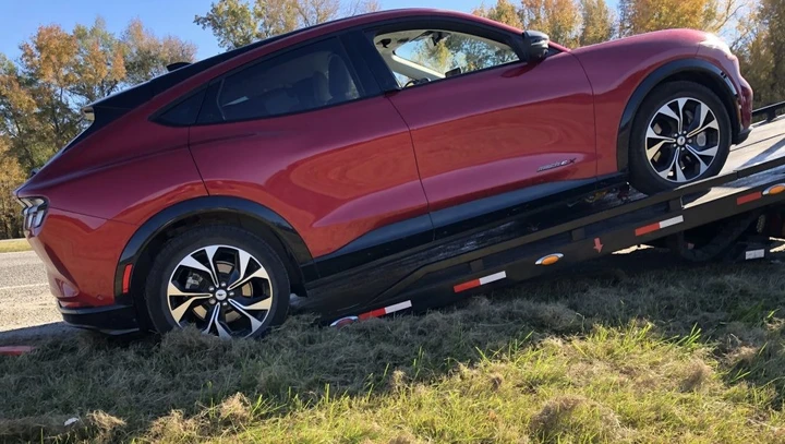 Il soccorso stradale danneggia la batteria del SUV elettrico: conto da 28.000 dollari