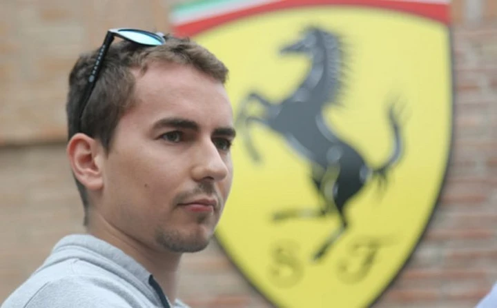 MotoGP: Jorge Lorenzo con una Ferrari 458 alla 12 Ore di Abu-Dhabi