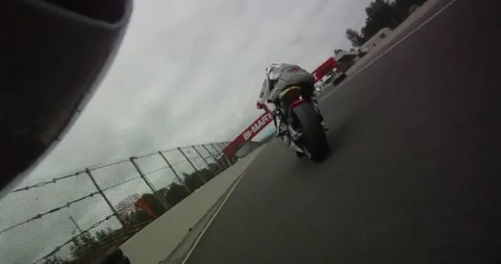 Michael Czysz testa in pista la sua creatura E1pc