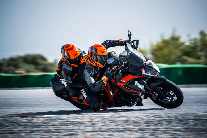 Intermot 2018: KTM rinnova 1290 Super Duke GT