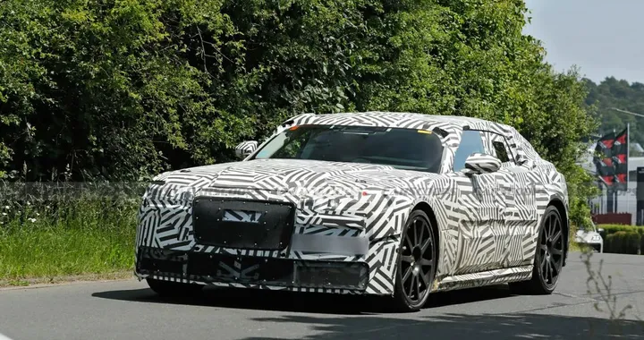 Jaguar avvistata al Nürburgring la GT elettrica: massiccia e squadrata