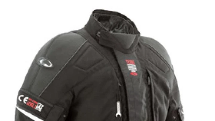 Clover Tekno, prima giacca 3 strati al mondo Omologata CE EN 13595 Livello 2