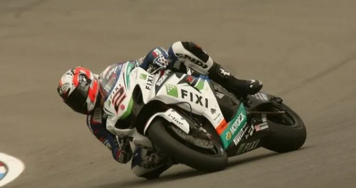 SBK, Silverstone: Camier davanti a tutti nelle libere. Biaggi a terra.