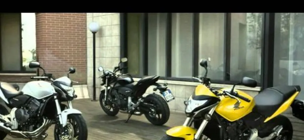 Video Test Honda Hornet 2011