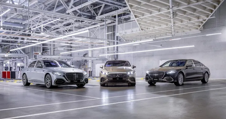 Mercedes-Benz celebra Sindelfingen: al via la produzione simultanea di Classe S, Maybach ed EQS