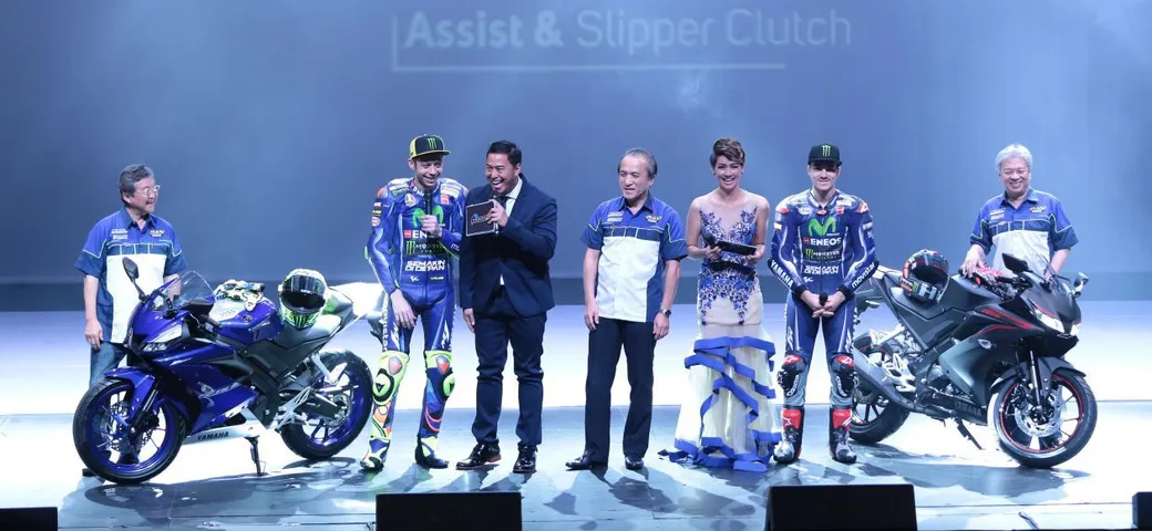 Rossi e Vinales in Malesia svelano la Yamaha R15