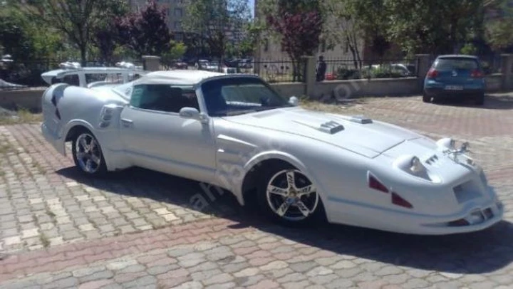 Curiosità: quest'automobile è in vendita a 750.000 dollari...