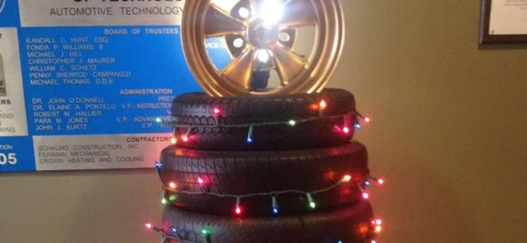 L'albero di Natale si misura in pollici. L'Epic Win è con le gomme