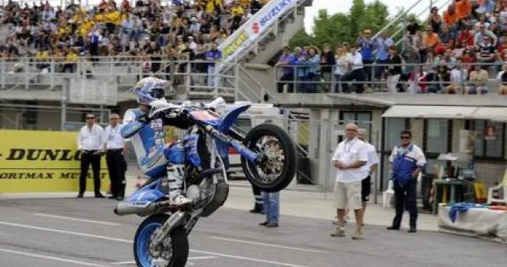 Lazzarini e Gozzini vincono a Pomposa la quinta prova degli Internazionali d'Italia Supermoto, Van Den Bosch l'assoluta