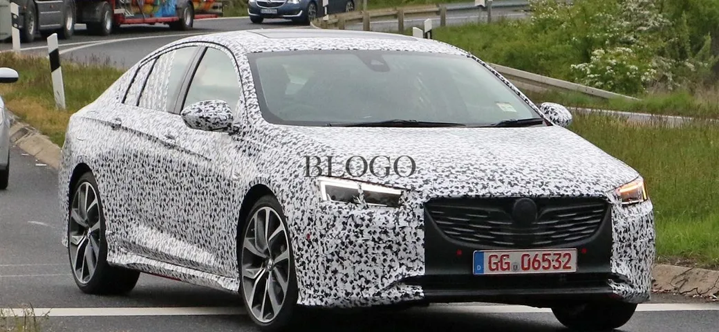 Opel Insignia OPC: prime foto spia