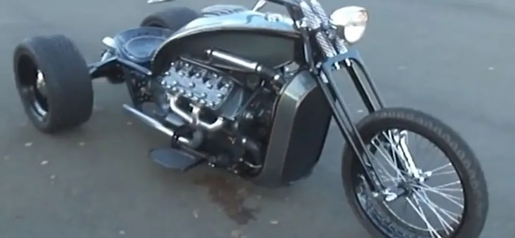 Trike Harley-Davidson con motore V8 Ford del 1948 [Video]
