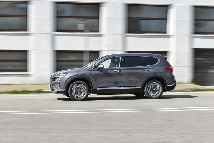 Hyundai Santa Fe 1.6 T-GDI HEV 20th Anniversary 4WD: prova su strada