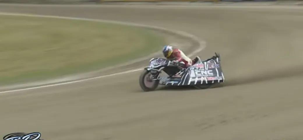 Guy Martin prova un Sidecar da Speedway in Nuova Zelanda [Video]