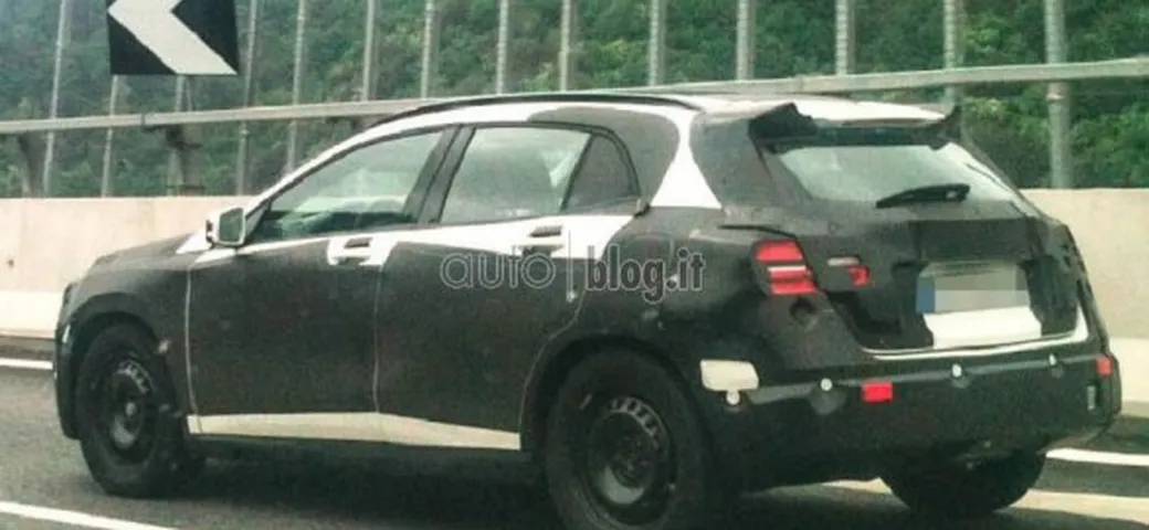 Mercedes GLA: foto spia della futura Suv