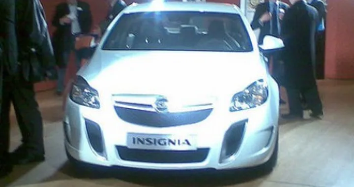 Opel Insignia OPC: il primo scatto "rubato"