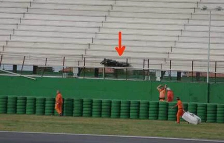Misano: una moto è volata in tribuna!