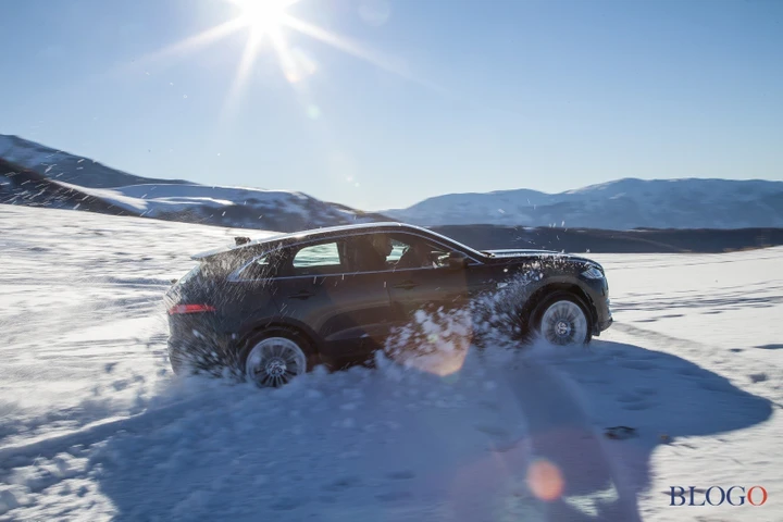 Jaguar F-Pace 2.0d AWD Portfolio: la nostra prova