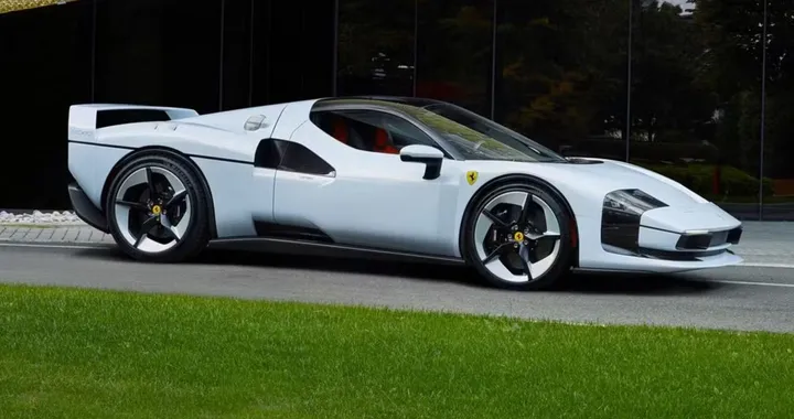 La Ferrari F40 rivive in una one-off basata sulla 296 GTB