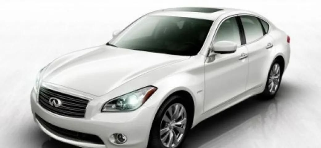 Infiniti: la M35h è la prima ibrida al mondo con segnalatore acustico per pedoni