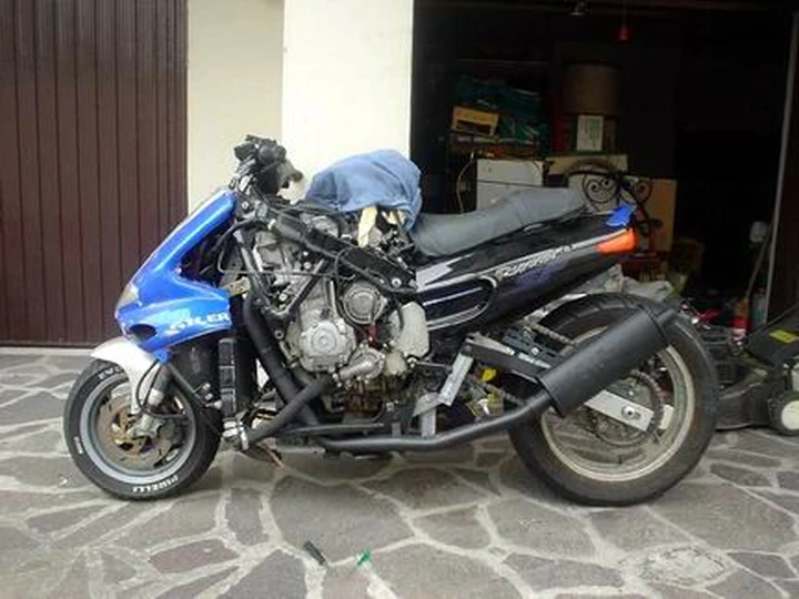Foto del giorno: Runner leggermente modificato, giuto un 1000cc!