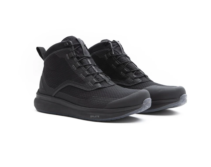 TCX Firegun-3 WP: la Tech Sneaker firmata MOMODESIGN