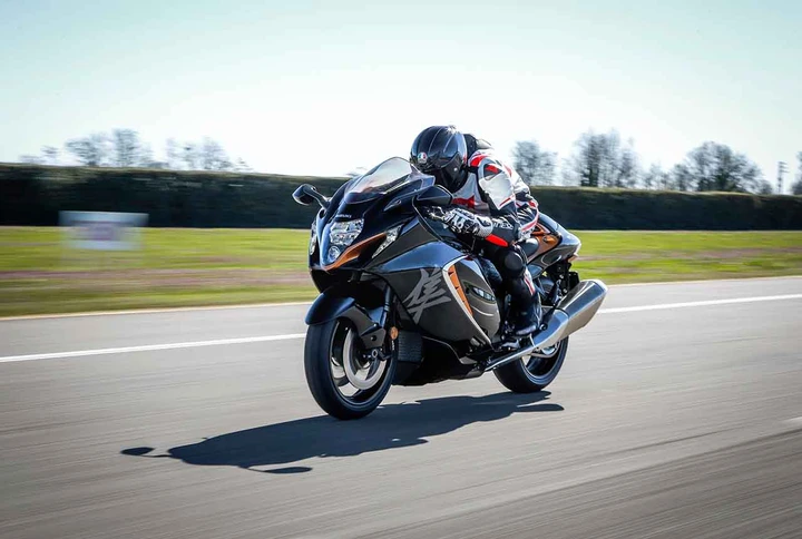 Suzuki Hayabusa 2021: la prova sul circuito di Vairano (VIDEO)