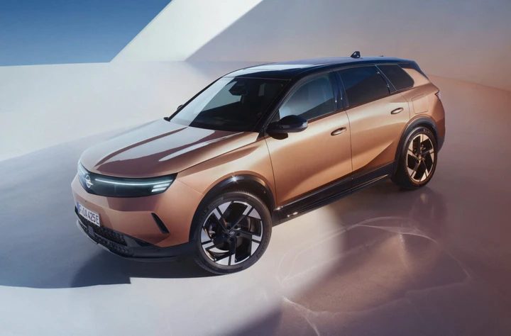 Nuova Opel Grandland e la 