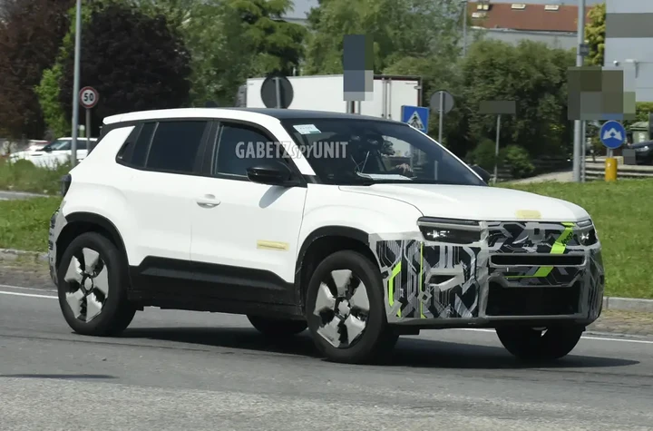 Jeep Avenger, il restyling leggero del B-SUV più venduto in Italia