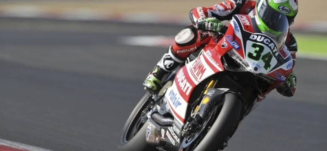 SBK Magny Cours 2014, Giugliano primo nel Day-1: 
