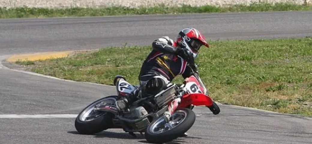 Scatto in Corsa: Supermotard e Motocross