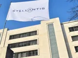 Stellantis, striscioni di protesta a Mirafiori: 