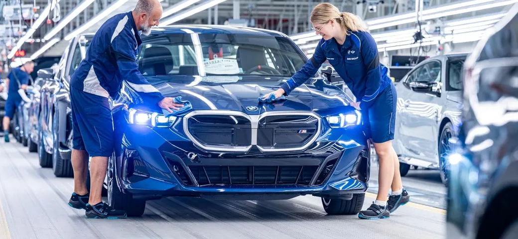 Nuova BMW Serie 5: partita la produzione nello stabilimento di Dingolfing