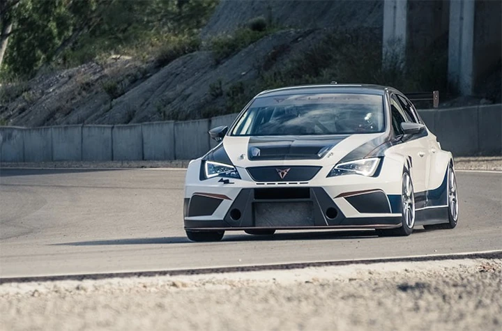 Lorenzo e Dovizioso provano la Seat Cupra TCR [Video]