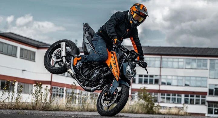 KTM sotto pressione: la decisione che potrebbe cambiare il futuro delle moto in Europa