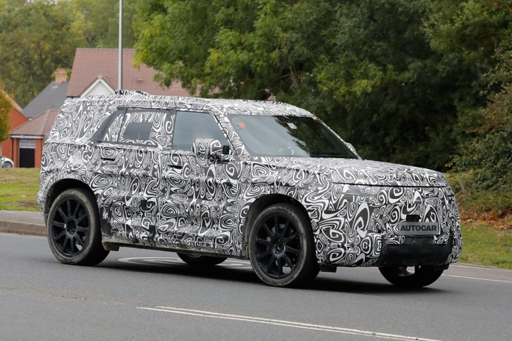 Land Rover svela il Baby Defender: SUV elettrico compatto per il 2027