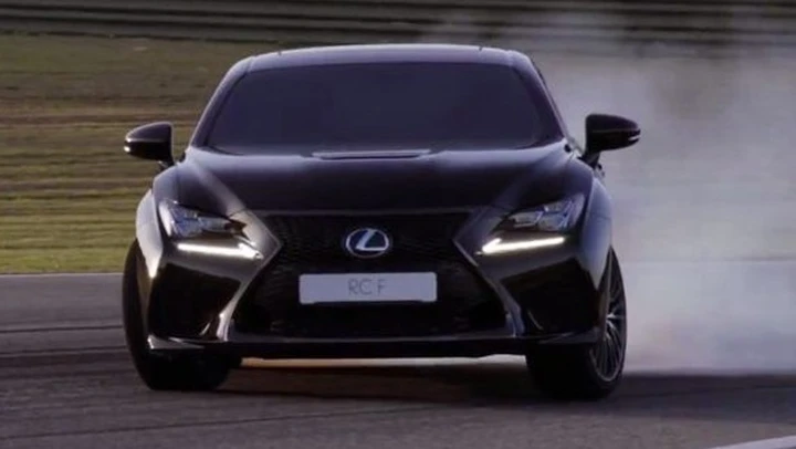 Video: Lexus RC-F in pista con Alex Wurz